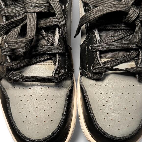 US 7Y Air Jordan 1 Mid “Shadow Red” 554725-096 (Black/Grey) - Picture 7 of 7